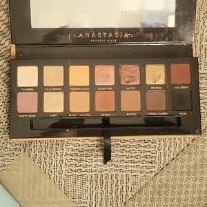 Anastasia Beverly Hills Soft Glam Palette